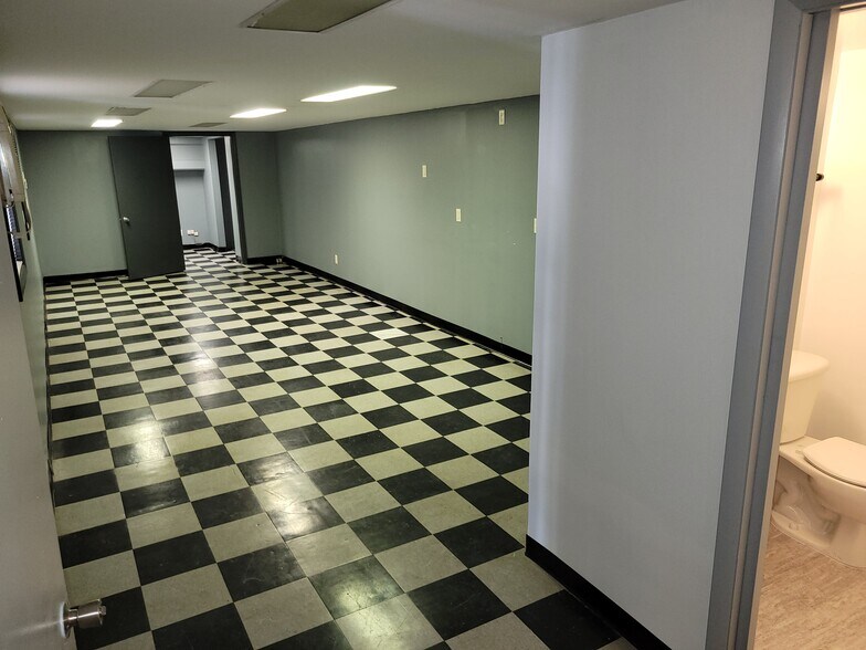 More Photos Of 818-838 NE 40th Ct, Oakland Park Warehouse For Lease