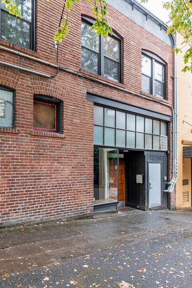 More Photos Of 3516 Fremont Pl N, Seattle General Retail For Lease