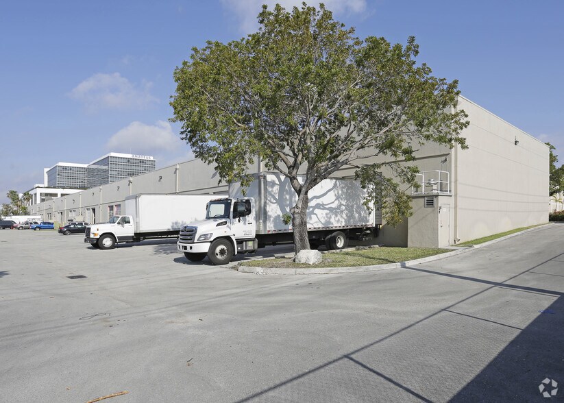 More Photos Of 3505-3591 NW 82nd Ave, Doral Warehouse For Lease