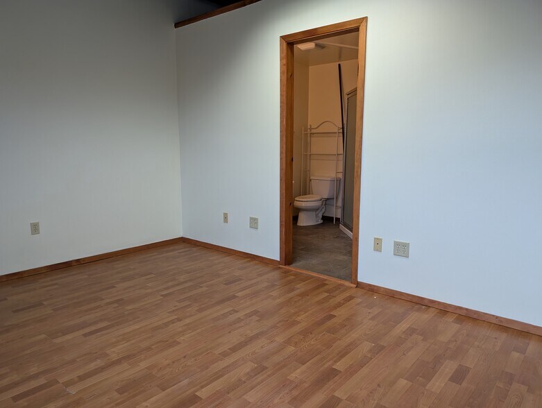 More Photos Of 306 Nordic dr, Petersburg Freestanding For Sale