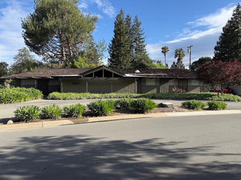 Primary Photo Of 747 Altos Oaks Dr, Los Altos Medical For Lease