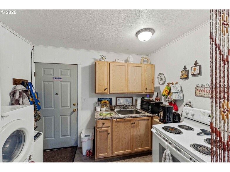 More Photos Of 1900 Monroe St, North Bend Apartments For Sale
