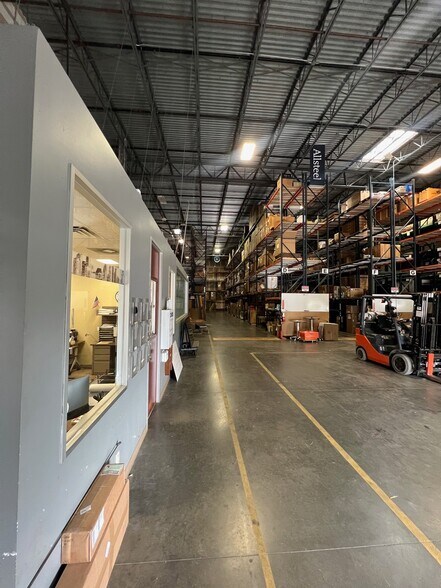 More Photos Of 7108 Old Katy Rd, Houston Showroom For Lease