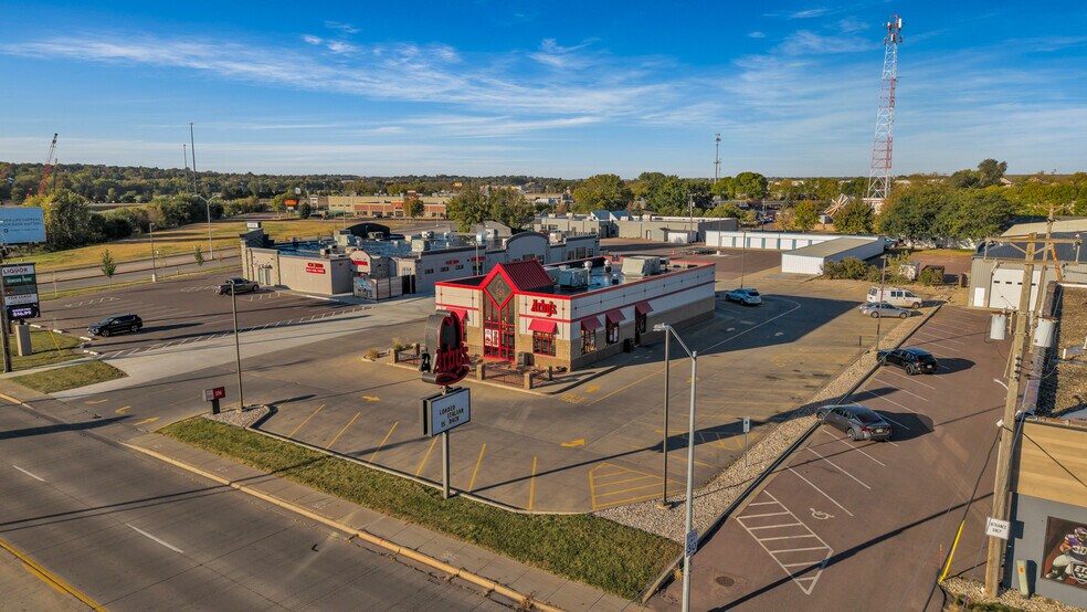 More Photos Of 3509 S Minnesota Ave, Sioux Falls General Retail For Sale