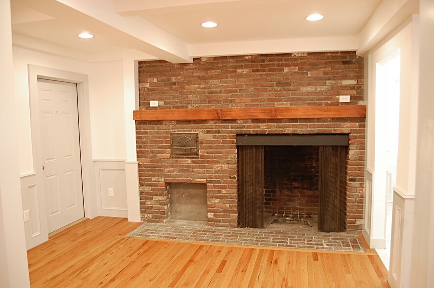 More Photos Of 389 Worcester Rd, Framingham Freestanding For Lease