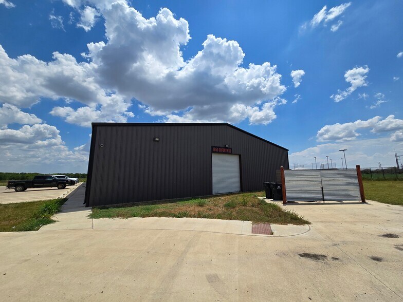 More Photos Of 1850 Goforth Rd, Kyle Freestanding For Sale