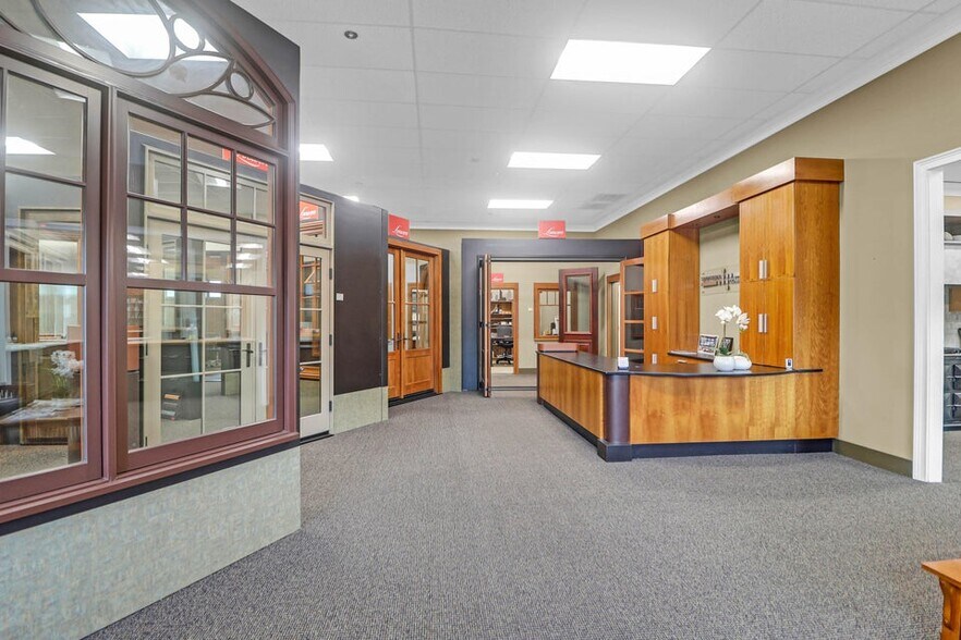 More Photos Of 720 Dupont Rd, Charleston Light Distribution For Sale