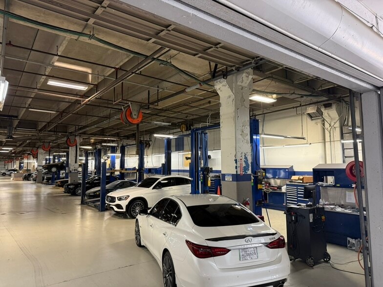 More Photos Of 4464 W Plano Pky, Plano Auto Repair For Lease