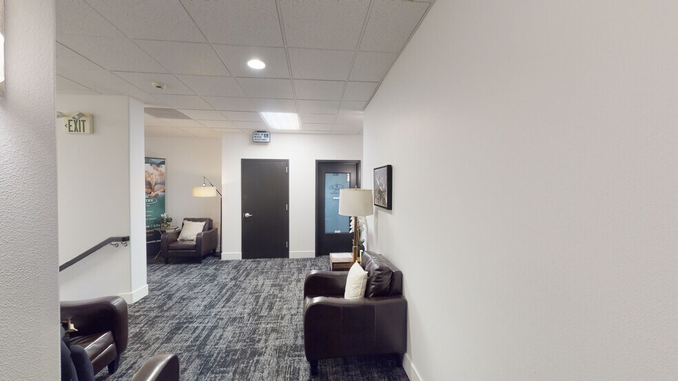 More Photos Of 1880 Willamette Falls Dr, West Linn Storefront Retail Office For Lease