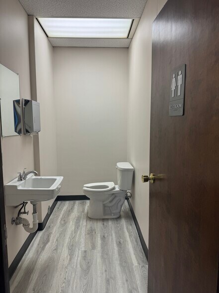 More Photos Of 1655 W Market St, Akron Office For Lease