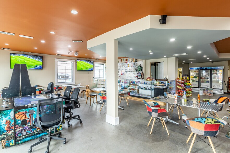 More Photos Of 490 Westfield Rd, Charlottesville Storefront Retail Office For Sale