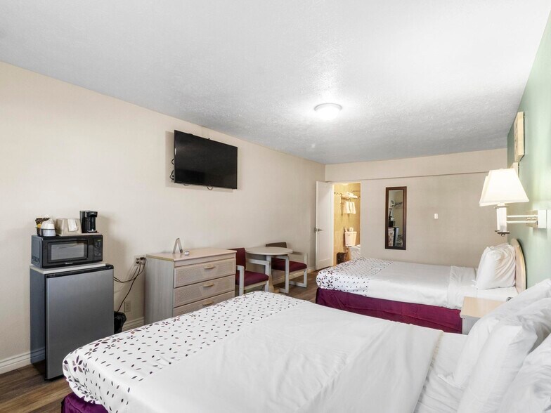 More Photos Of 1349 Idaho St, Elko Hotel For Sale