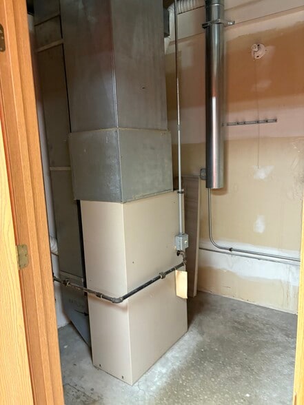 More Photos Of 28835 N Herky Dr, Lake Bluff Warehouse For Sale