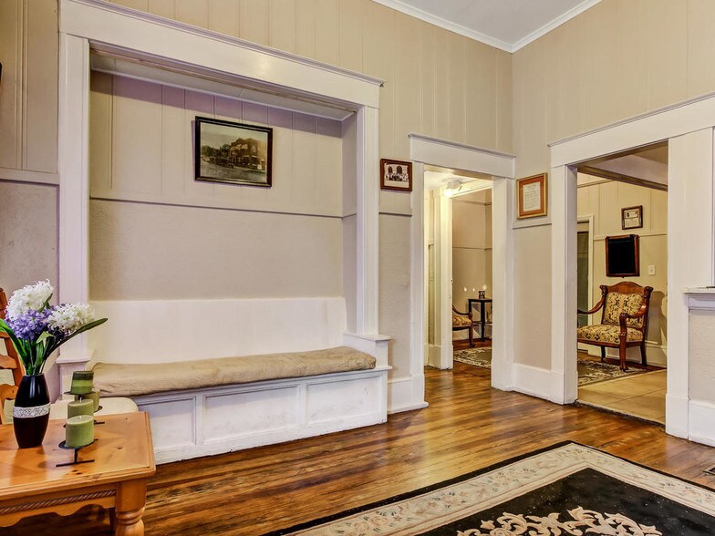 More Photos Of 525 Beaver St, Jacksonville Cemetery Mausoleum For Lease