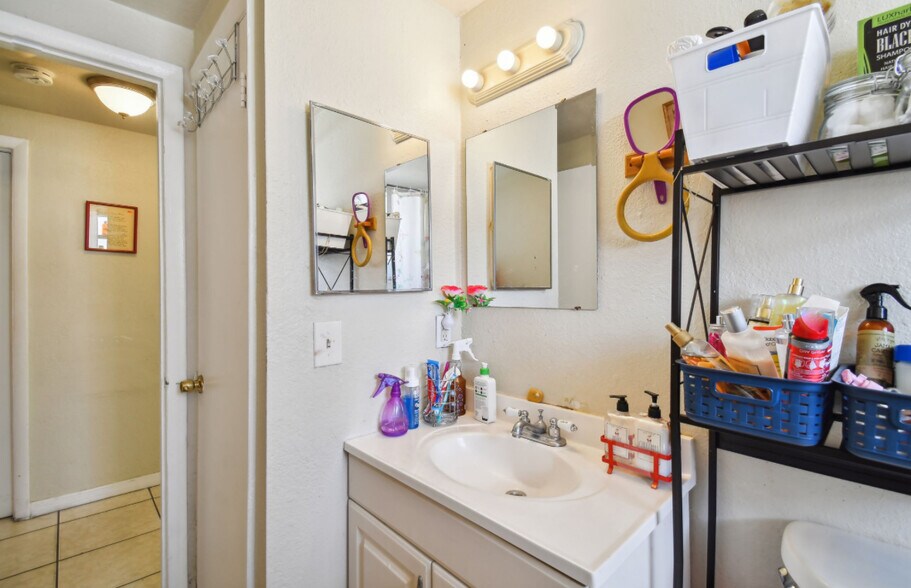 More Photos Of 4507-4517 E Giddens Ave, Tampa Multifamily For Sale