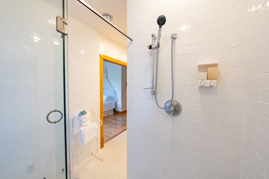 More Photos Of 135 Squire Ln S, Trout Creek Hospitality For Sale