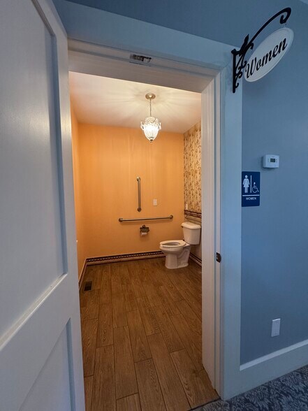 More Photos Of 33 Public Sq, Brecksville Office For Lease