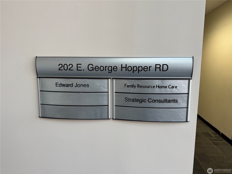 More Photos Of 325 E George Hopper Rd, Burlington Office For Sale