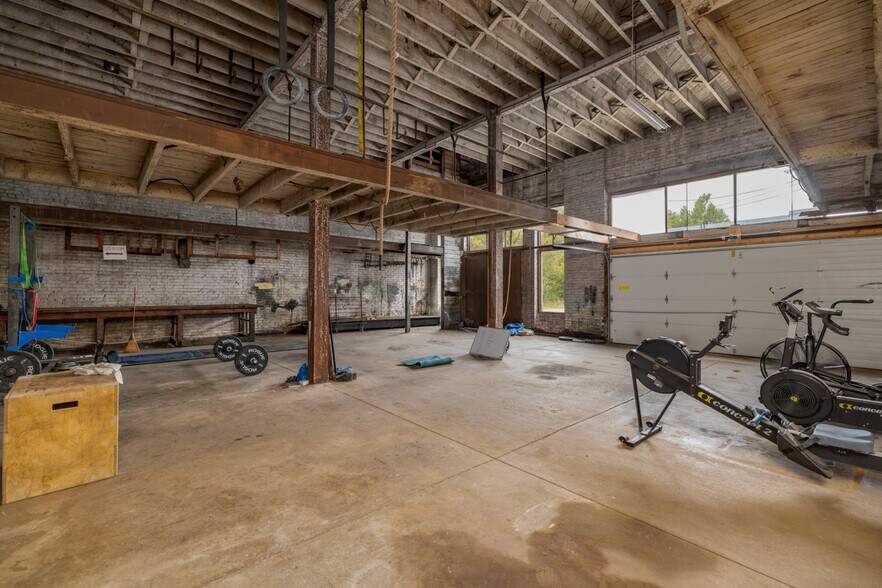 More Photos Of 1801 Main, Victoria General Retail For Sale