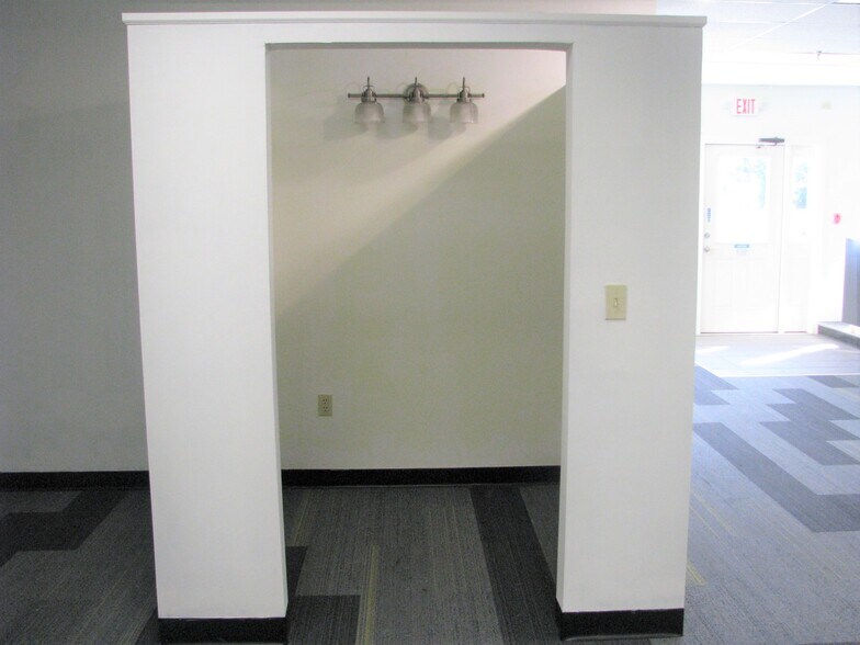 More Photos Of 44 Lafayette Rd, North Hampton Storefront Retail Office For Lease