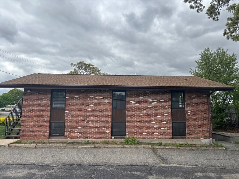 More Photos Of 2660 Warwick Ave, Warwick Office For Sale