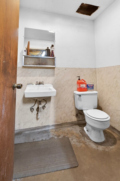 More Photos Of 652 E Lockeford St, Lodi Auto Repair For Sale