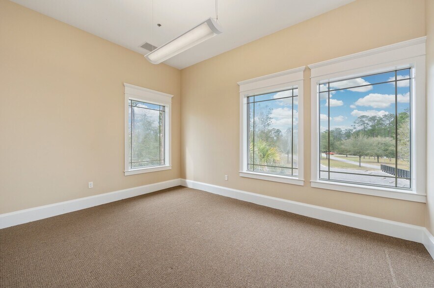 More Photos Of 3201 Heritage Plantation Blvd, Laurel Hill Office For Sale