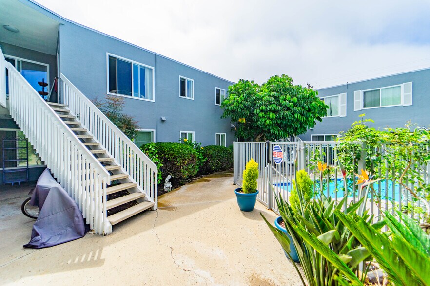 More Photos Of 4935 Niagara Ave, San Diego Apartments For Sale