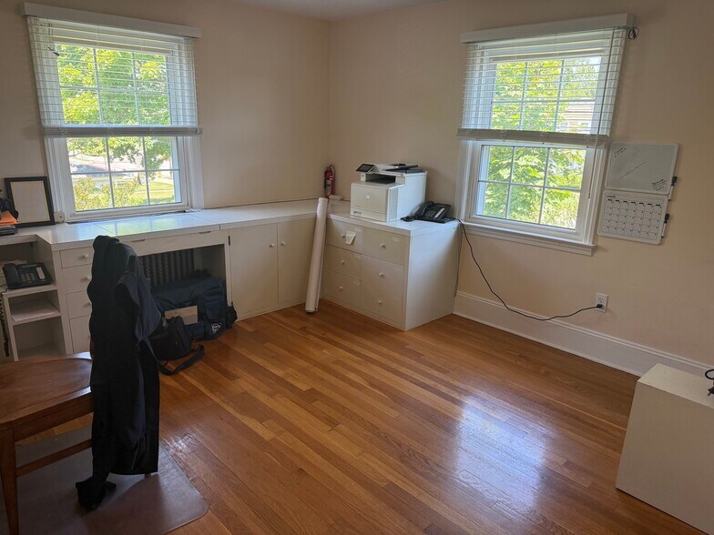More Photos Of 156 N Ocean Ave, Patchogue Office For Sale