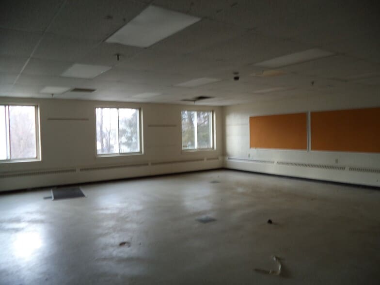 More Photos Of 10 School St, Allenstown Specialty For Sale