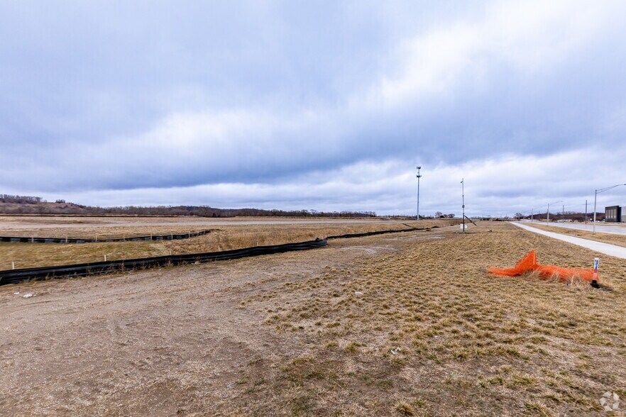 More Photos Of 24525 W 43rd St, Shawnee Mission Industrial For Lease