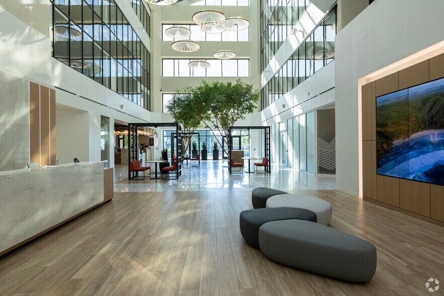 More Photos Of 100 2nd Ave S, Saint Petersburg Office For Lease