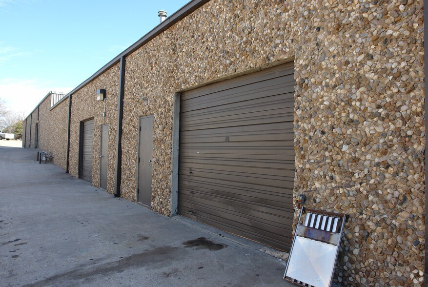 More Photos Of 10836 Grissom Ln, Dallas Light Manufacturing For Lease