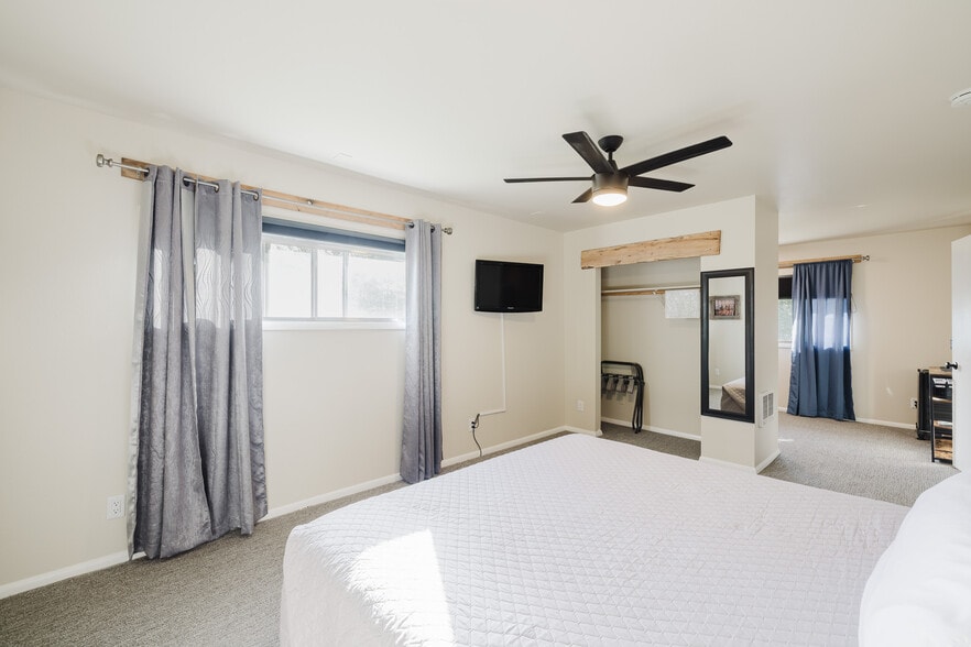 More Photos Of 925 Lamoille Hwy, Lamoille Hotel For Sale