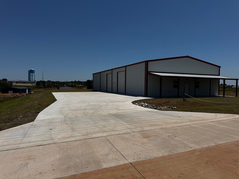 More Photos Of 11734 Blacksand Dr, Edmond Warehouse For Sale