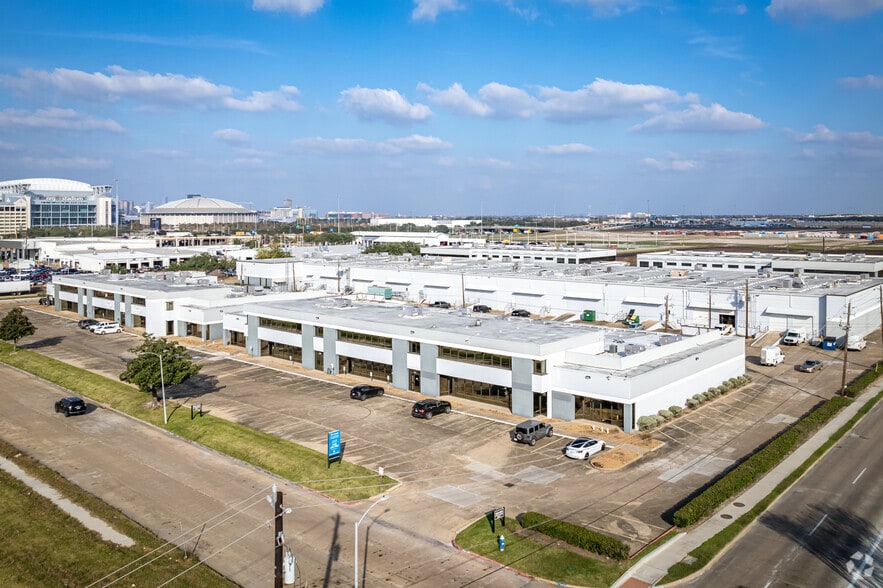 More Photos Of 8901-8933 Interchange Dr, Houston Unknown For Lease