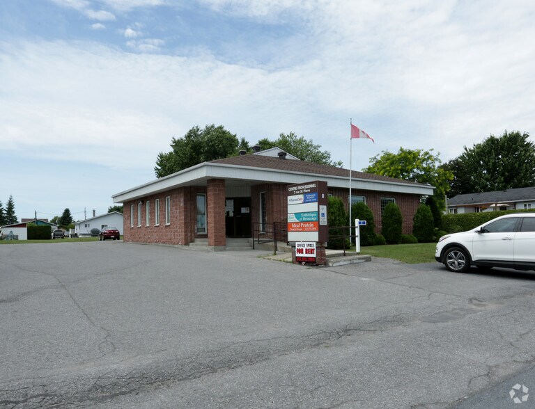 More Photos Of 3 Saint-Pierre St, Ottawa Medical For Sale