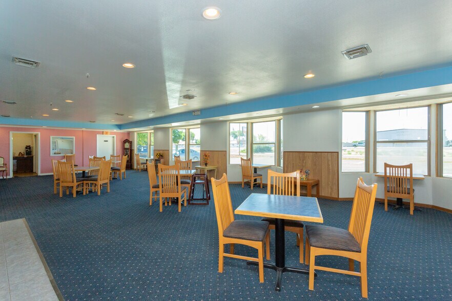 More Photos Of 2803 W 2nd St, Roswell Hotel For Sale