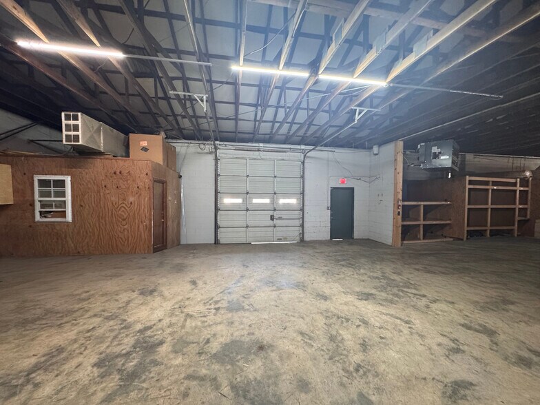 More Photos Of 7843 Conners Rd, Winston Showroom For Sale