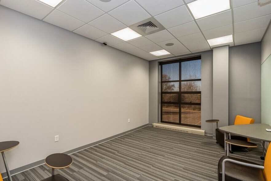 More Photos Of 2834 Northgate Dr, Iowa City Office For Lease