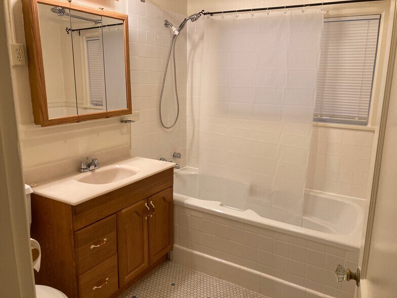 More Photos Of 2062 NW Marshall St, Portland Apartments For Sale