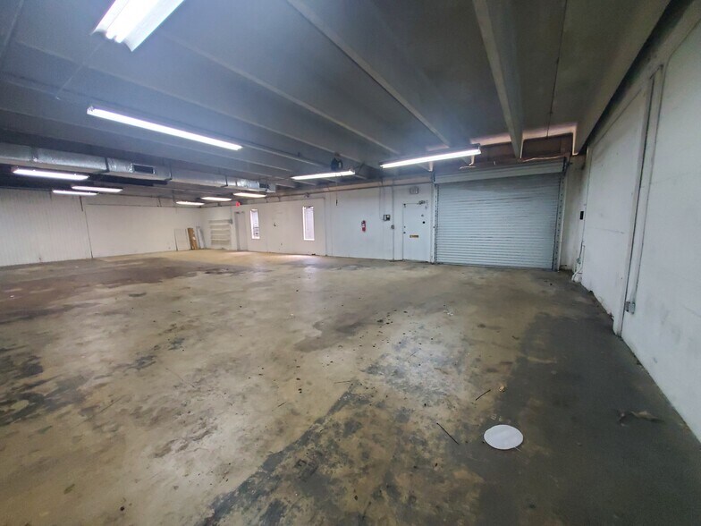 More Photos Of 2501 NW 17th Ln, Pompano Beach Warehouse For Lease