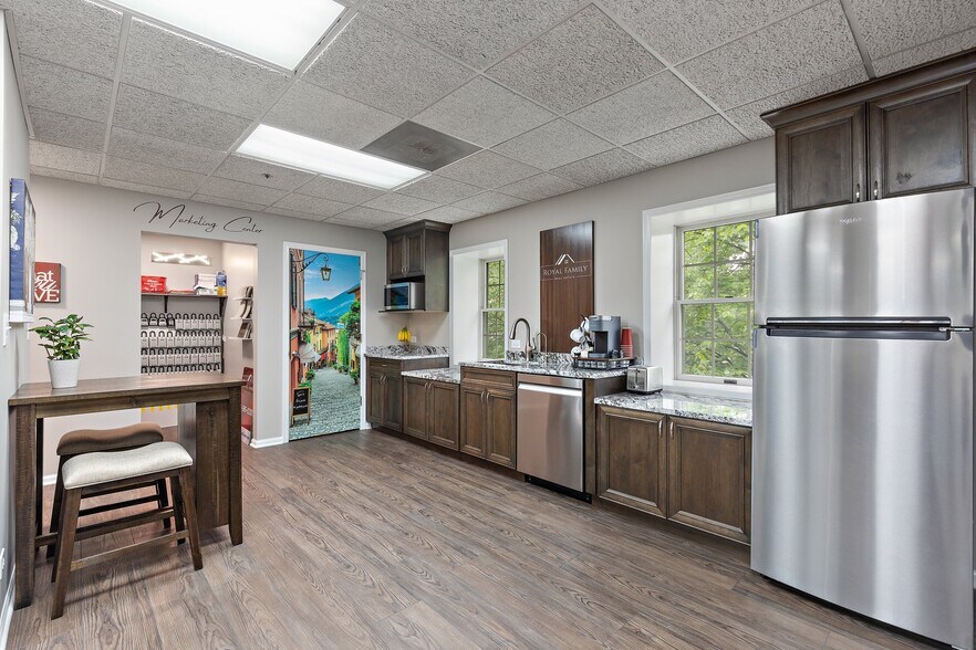 More Photos Of 1015-1025 W Wise Rd, Schaumburg Office For Sale