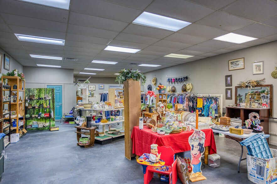 More Photos Of 307 E Goliad Ave, Crockett Storefront For Sale