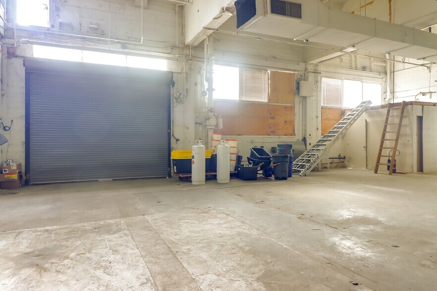More Photos Of 1722 15th St, Oakland Warehouse For Lease