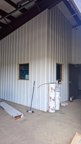 More Photos Of 273 Fulton St SE, Warren Warehouse For Lease