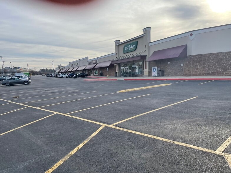 More Photos Of 531 W Meadowview Rd, Greensboro Unknown For Lease