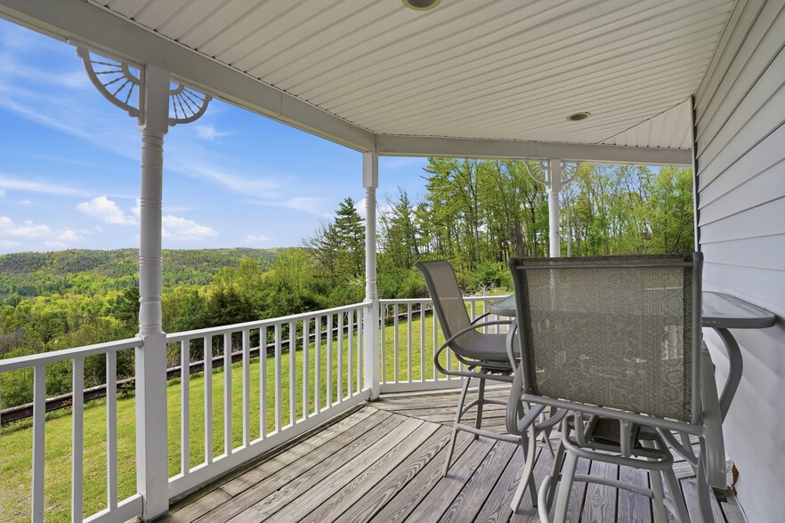 More Photos Of 120 Milford Hill Ln, Milford Flex For Sale