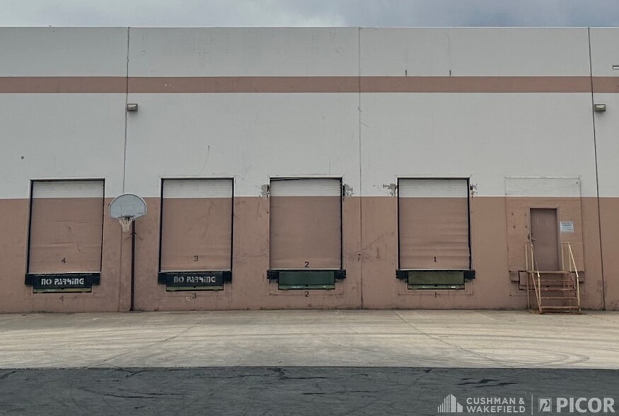 More Photos Of 6701 S Midvale Park Rd, Tucson Distribution For Sale