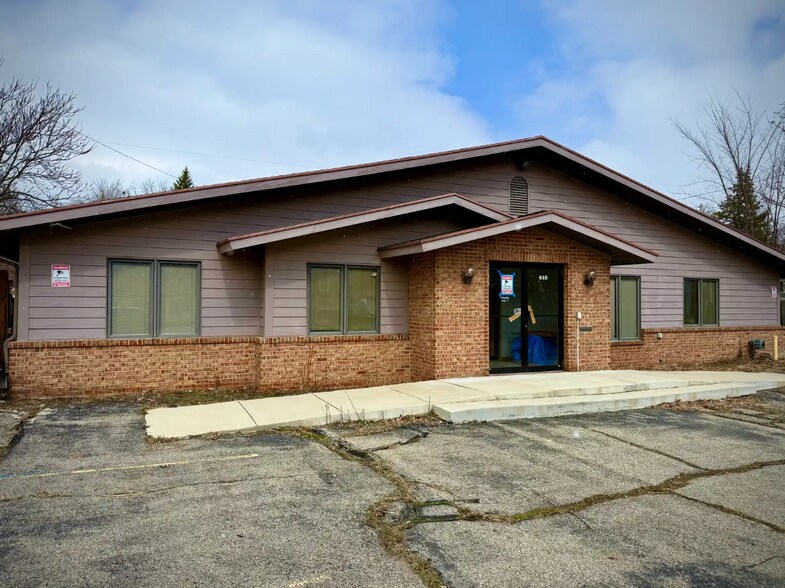 More Photos Of 810 W Saginaw St, Lansing Office For Sale